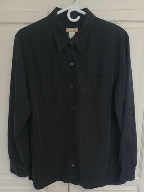 Liz Claiborne Lizwear Black Button-Up Shirt